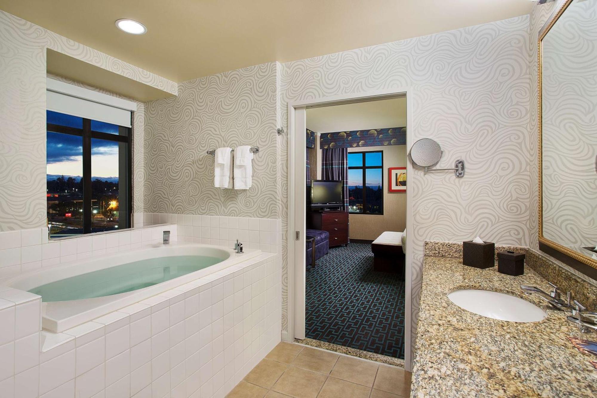 Juniper Hotel Cupertino, Curio Collection By Hilton Exteriér fotografie